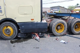 Nam thanh niên bị xe container cán nát 2 chân