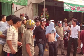 Bắt con tin bất thành, tên cướp cố thủ trong phòng trọ khi bị truy đuổi