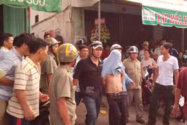 Bắt con tin bất thành, tên cướp cố thủ trong phòng trọ khi bị truy đuổi