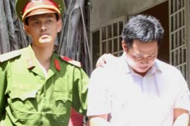“Qúy tử” đi tù vì trộm vàng của mẹ sang Campuchia đánh bạc