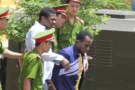 Hai tin tặc tấn công mạng nội bộ, “rút” hàng trăm ngàn USD của một Công ty