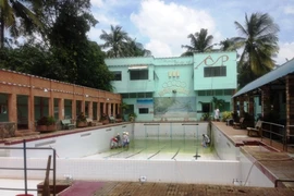 Hai nam sinh chết đuối thương tâm ở hồ bơi