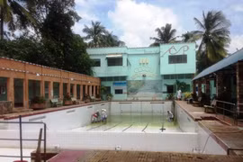 Hai nam sinh chết đuối thương tâm ở hồ bơi