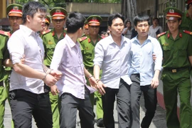 Giải cứu anh ruột, em trai đâm chết đối thủ