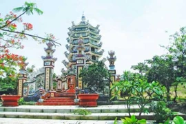 Hỗn chiến kinh hoàng sau chuyến tham quan chùa cổ