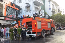 TP.HCM: Cháy nhà 2 tầng giữa trung tâm thành phố