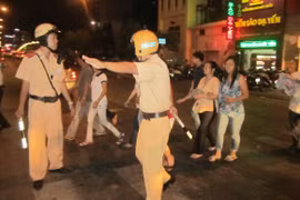 CSGT hỗ trợ người dân đi chùa rằm tháng Giêng