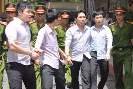 Giải cứu anh ruột, em trai đâm chết đối thủ