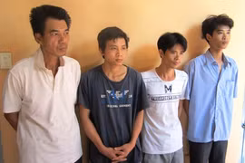 Bắt giam con nợ, đánh đập đòi nợ kiểu côn đồ