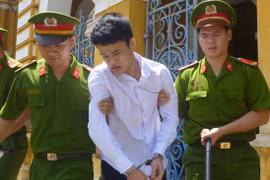 Đâm chết bạn đá bóng vì mâu thuẫn nhau trên sân