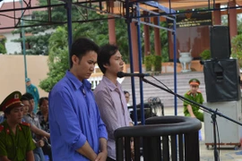  Giết người vì bị xe khác vượt mặt làm văng nước bẩn tứ tung 