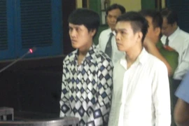 Liên tục "yêu" bé gái 13 tuổi tại nhà vệ sinh công ty