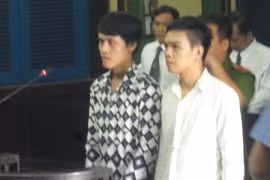 Liên tục "yêu" bé gái 13 tuổi tại nhà vệ sinh công ty