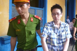 Tử hình một phụ nữ đồng tính giết chết cha đẻ của “bạn tình”