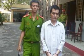 Thuê xe cẩu đến trộm… xe cuốc