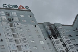 Chung cư cao tầng phát hỏa, cư dân cuống cuồng thoát thân