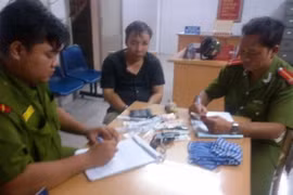 Bắt đối tượng “lận” dao bấm, súng ru lô, còn chạy xe lạng lách