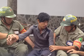 Cảnh sát nổ súng trấn áp cướp giật như phim hành động