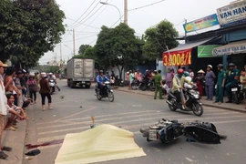 Bị xe tải tông chết sau khi cướp giật?