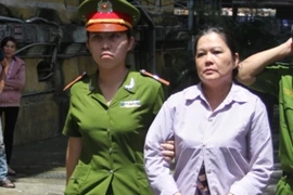 Mâu thuẫn tiền đền bù, tưới xăng tự đốt mình và đốt người