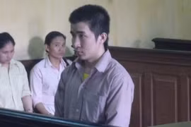 Cả nhà đi đưa dâu, trai làng dụ dỗ bé gái hàng xóm về nhà “quan hệ”