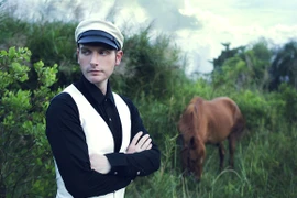 Kyo York - lãng tử người Mỹ hát chúc tết bằng tiếng Việt "chuẩn không cần chỉnh"