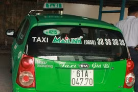 Đi vệ sinh, tài xế taxi bị người nước ngoài lấy trộm xe 