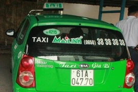 Đi vệ sinh, tài xế taxi bị người nước ngoài lấy trộm xe 