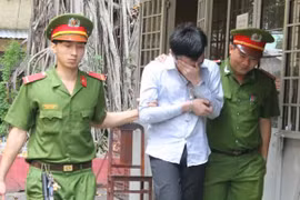 Thua cá độ bóng đá, giết người, cướp xe để trả nợ