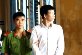 "Yêu" bé gái 11 tuổi, lĩnh 13 năm tù