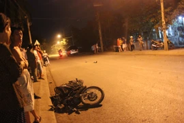  Phóng xe như bay, thiếu niên đâm vào ô tô tử nạn