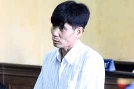 Cha dượng cho con riêng của vợ xem phim kích dục rồi giở trò