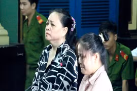 Vận chuyển gần 3kg ma túy, thoát án tử nhờ có con nhỏ