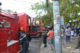 Hỏa hoạn ở chung cư, hàng trăm người dân hốt hoảng