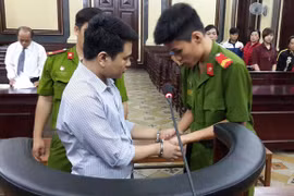 Lĩnh 12 năm tù vì "yêu" bé gái nhiều lần tại phòng trọ