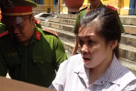 “Tú bà” điều gái bán trinh phục vụ khách Việt kiều