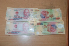 Băt băng nhóm “sắm” tiền giả đi mua tạp hóa