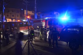 Cửa hàng hóa chất sát chợ Kim Biên phát cháy lúc rạng sáng