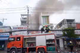 Cháy tiệm tạp hoá, 2 người tử vong