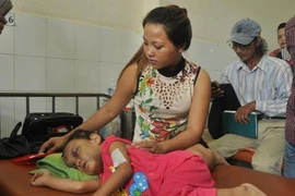 Bình Dương: Bé gái bị bố mẹ "dạy dỗ" đến chấn thương sọ não