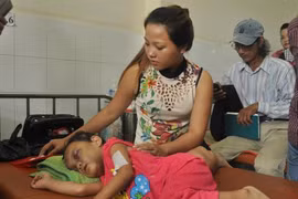 Bình Dương: Bé gái bị bố mẹ "dạy dỗ" đến chấn thương sọ não