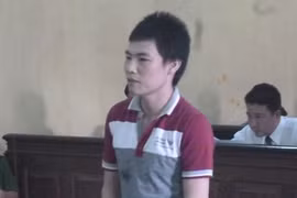 Đâm chết người bằng dao chặt thịt vì bị quỵt tiền chơi thể thao