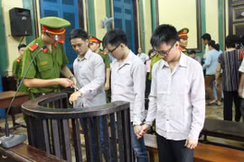 Hai anh em sinh đôi giết người vì tiếng nẹt pô xe inh ỏi