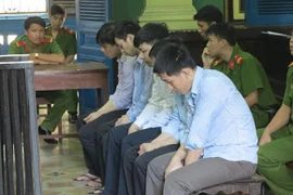 Đánh chết bạn tù bị nhiễm HIV vì đi vệ sinh ngay tại chỗ