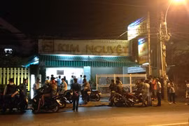 Dúng súng cướp tiệm vàng táo tợn lúc chập tối