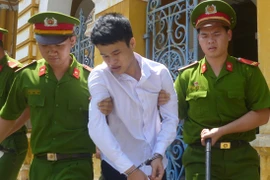 Đâm chết bạn đá bóng vì mâu thuẫn nhau trên sân