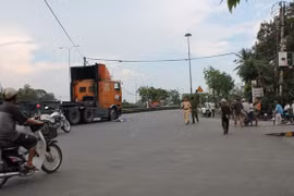 Gia đình 4 người thương vong sau va chạm với xe đầu kéo