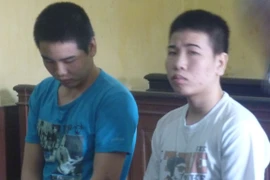 Hai anh ruột thay nhau cưỡng hiếp bé gái 13 tuổi