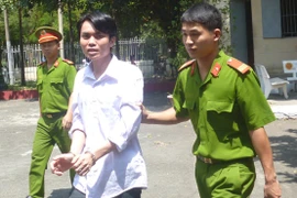 Chém hàng xóm trọng thương vì cãi cọ chuyện nhà tắm chung