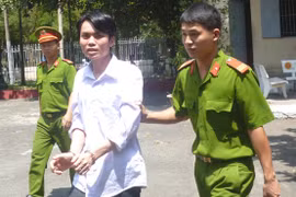 Chém hàng xóm trọng thương vì cãi cọ chuyện nhà tắm chung